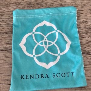 Kendra Scott necklace